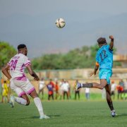 NCAA大学篮球赛堪萨斯对UCLA西部拼劲角逐